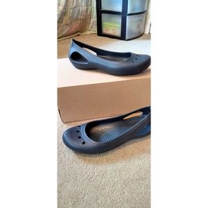 Women's croc flats size 11